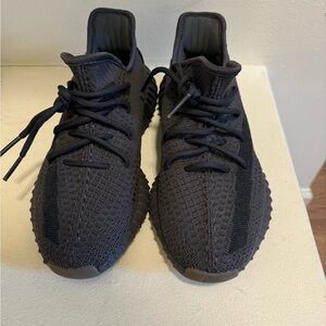 Yeezy Boost - Size 7Y
